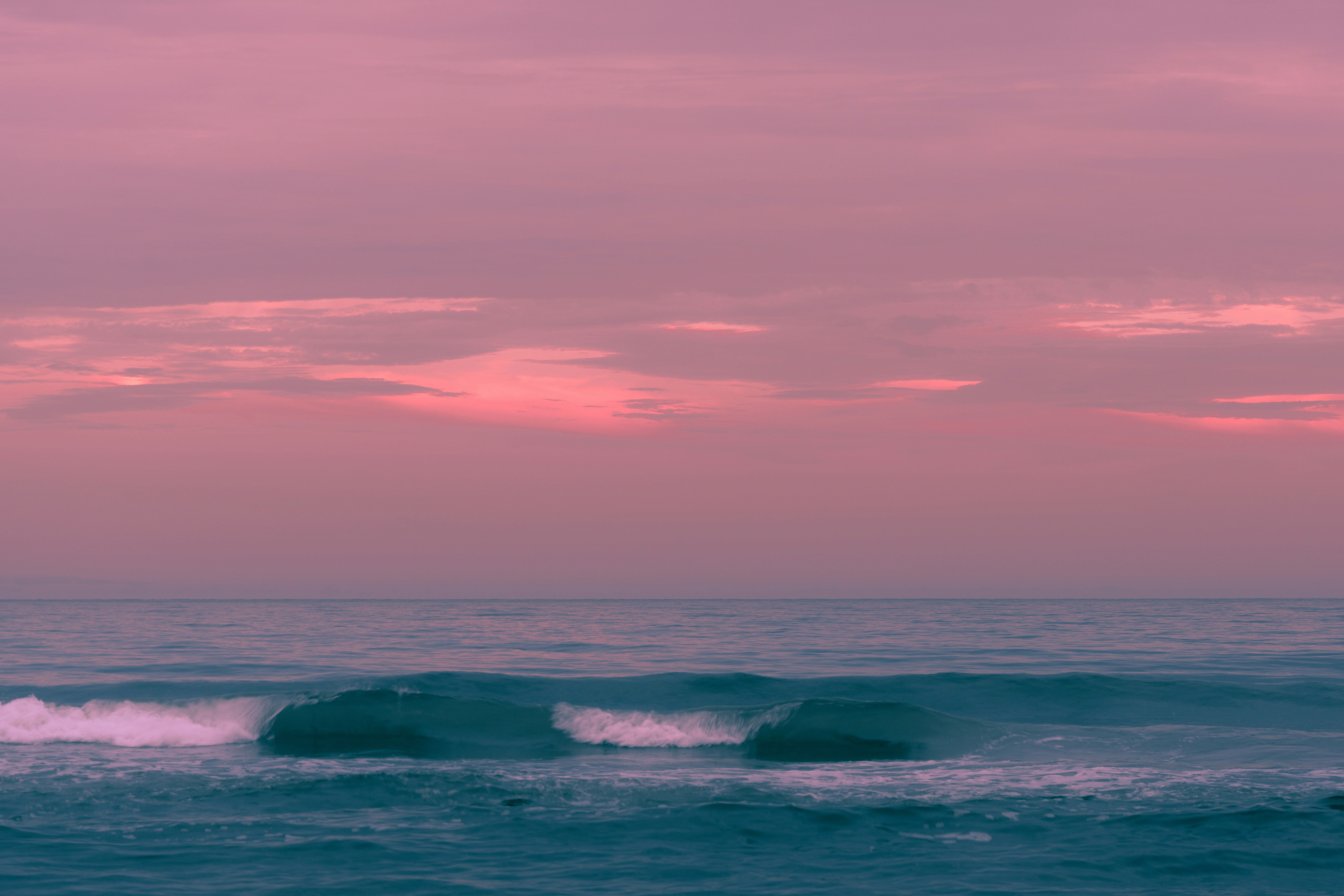 ocean waves under cloudy sky during daytime emerald isle teams background