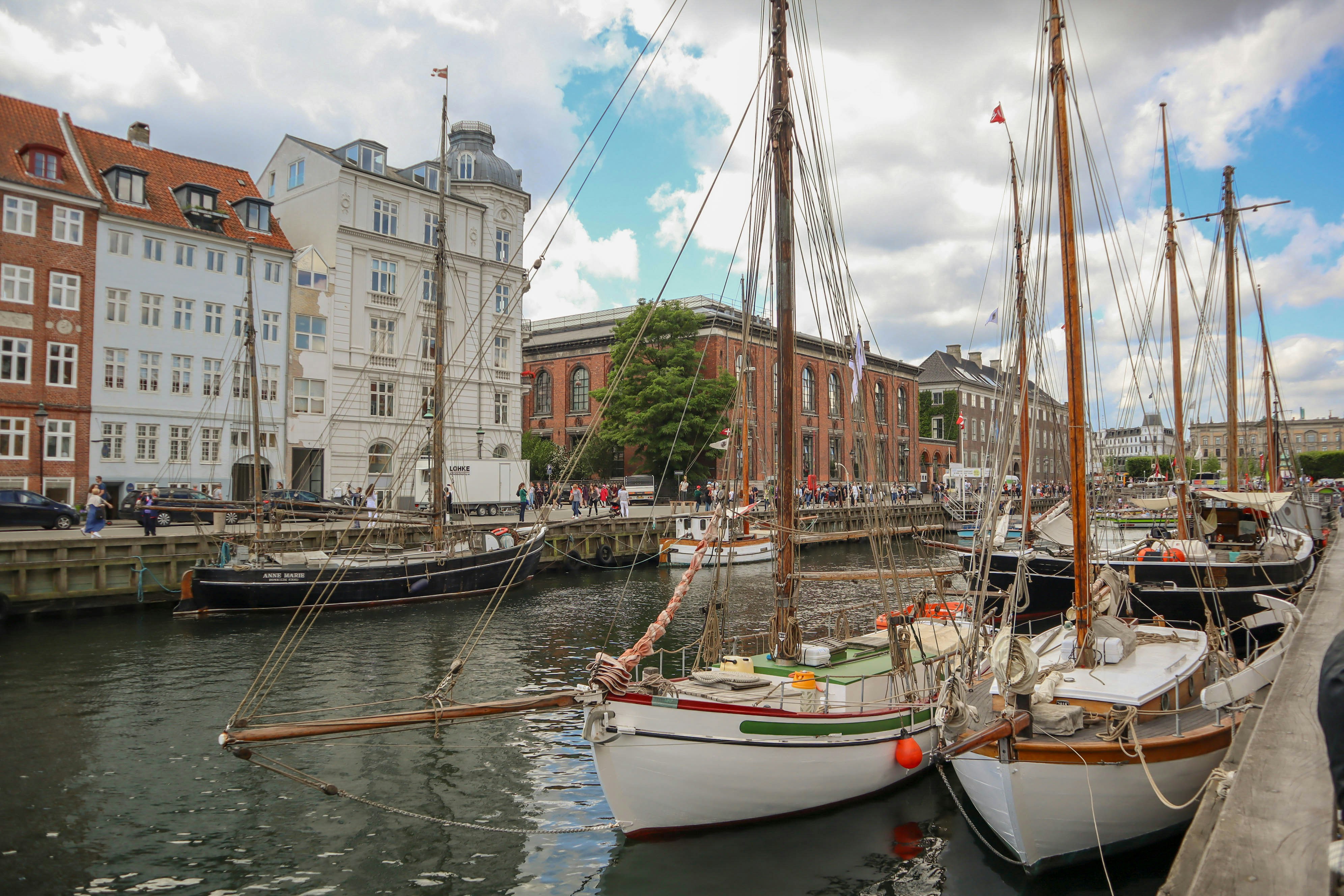 Photo by sakshamsafefly