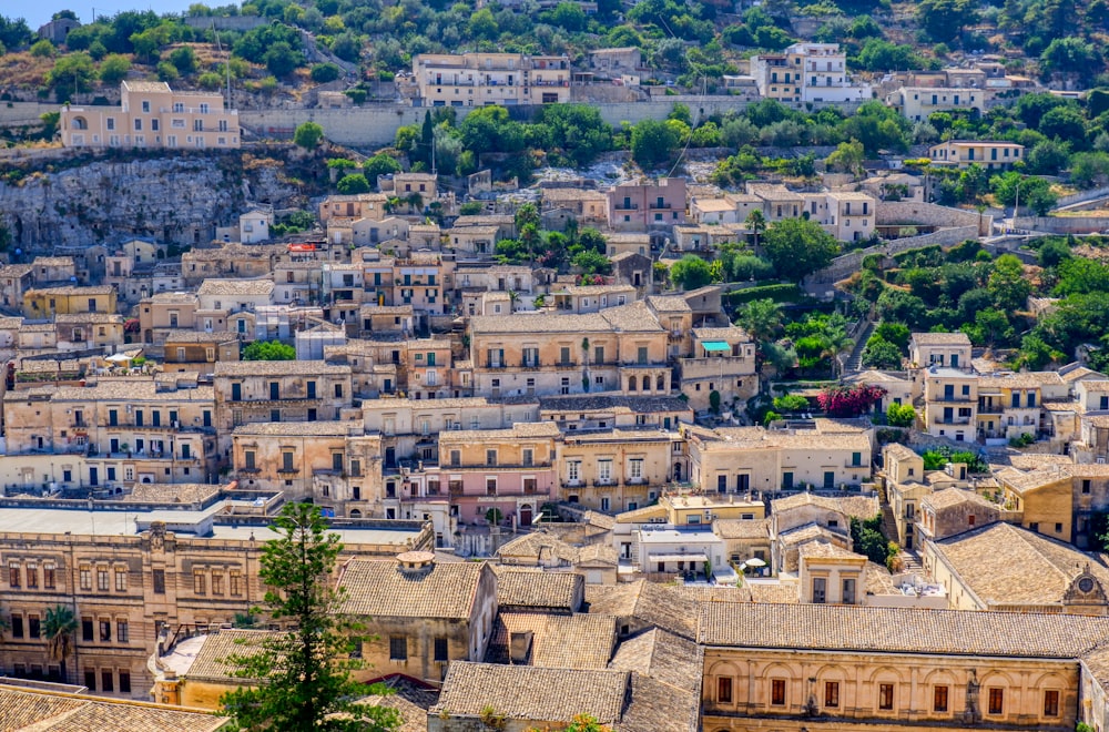 Veduta aerea degli edifici della città durante il giorno