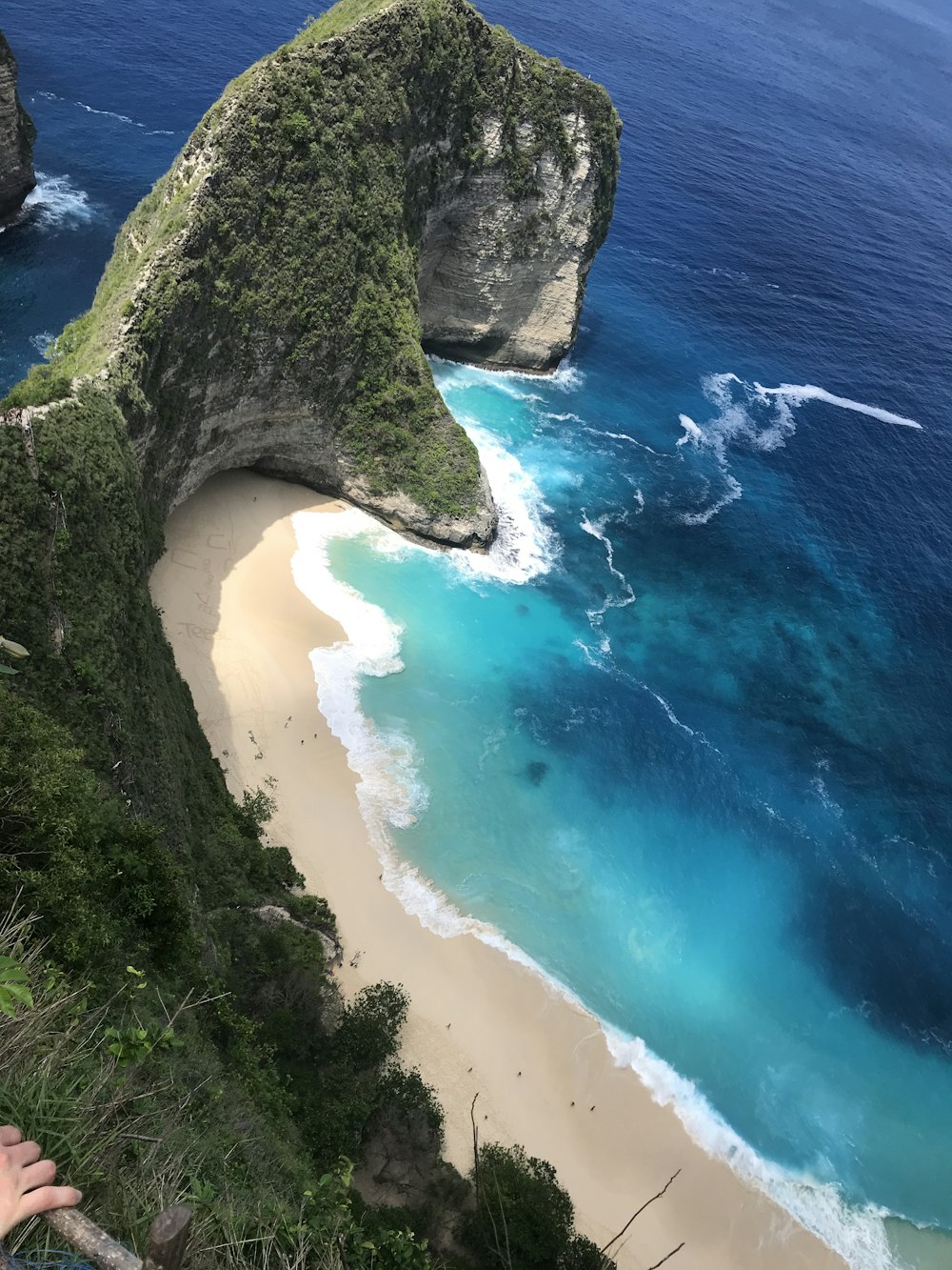 veduta aerea della spiaggia durante il giorno