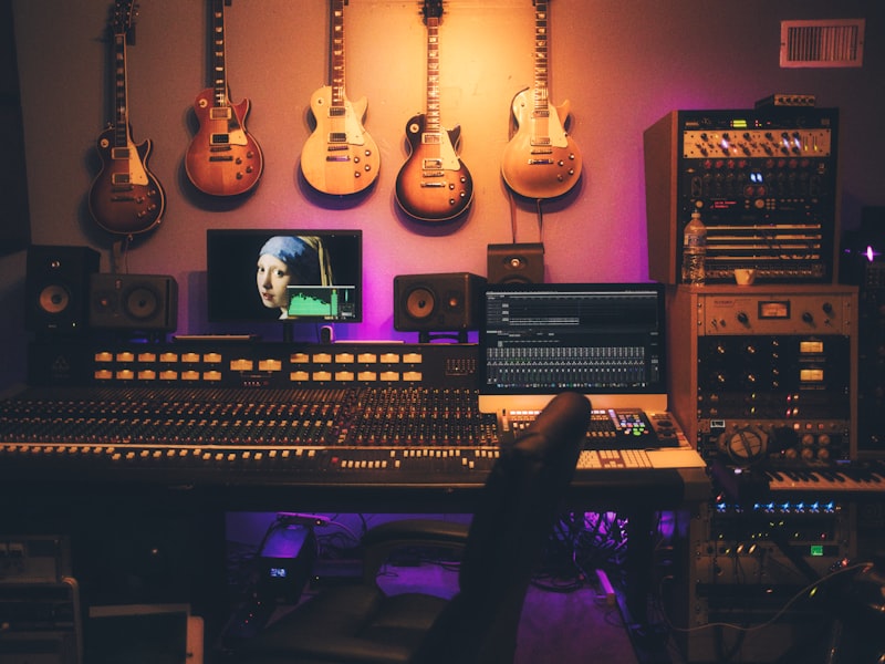 Roland Juno-106 Polyphonic Synthesizer - Serviced