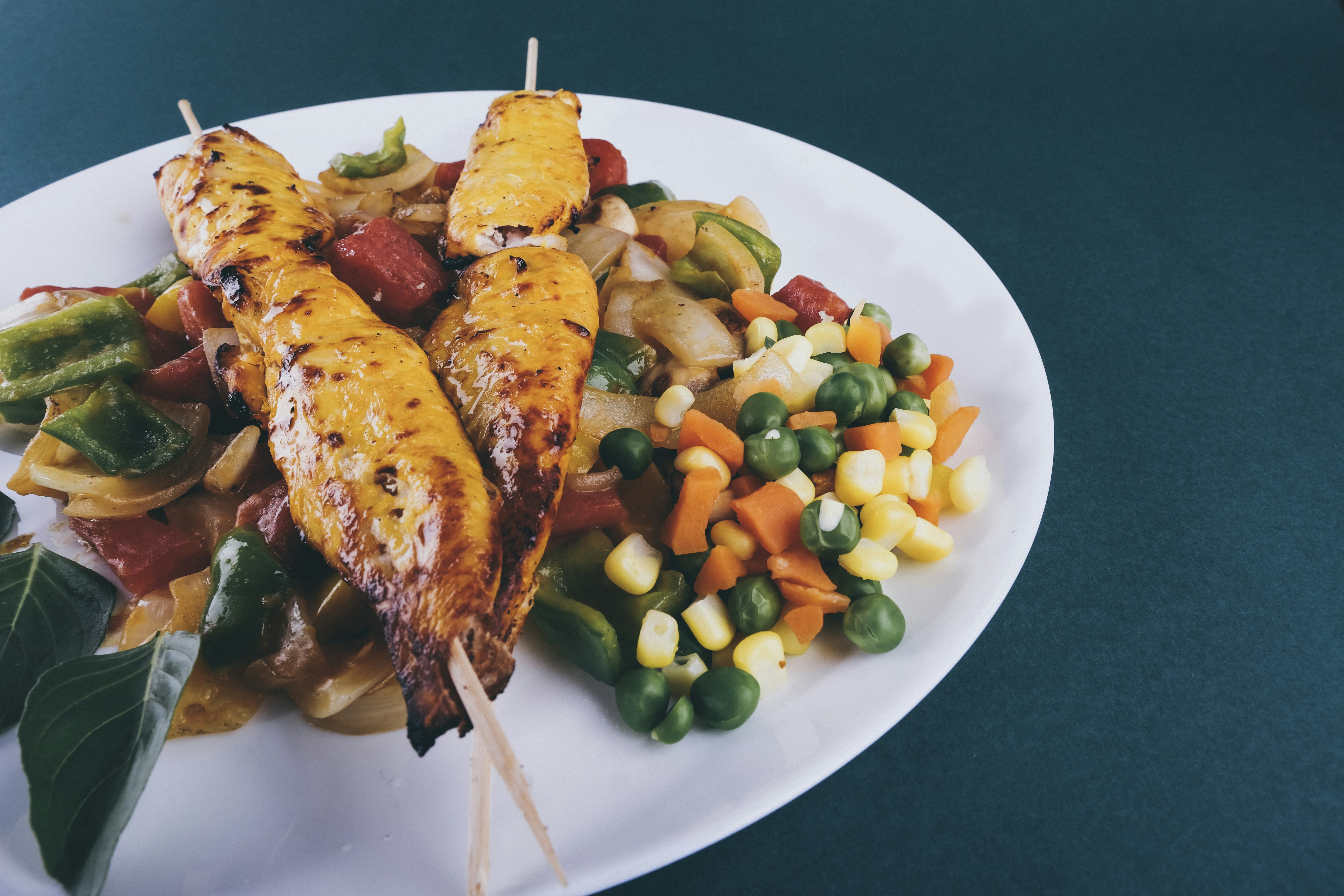 Brochettes de Pollo y Vegetales a la Parrilla con Provoleta Light y Batata