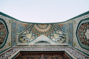 blue and brown floral arch