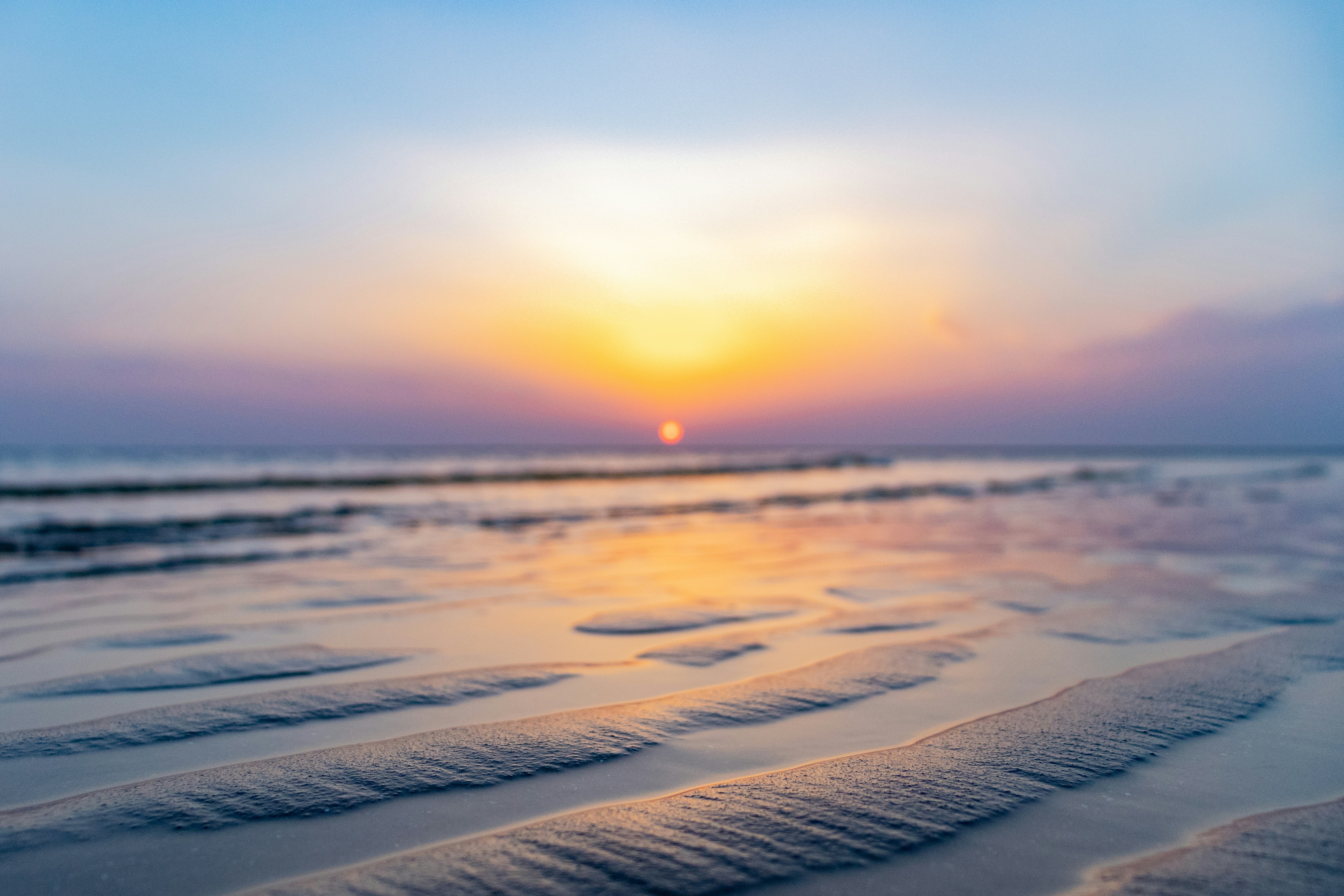 Foto Olas del mar rompiendo en la costa durante la puesta de sol Imagen Lytham St Annes gratis