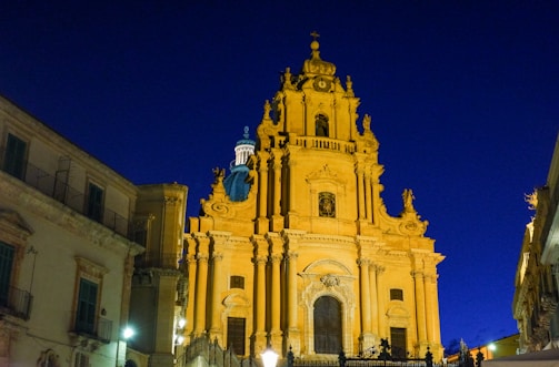 Sunset view of La Parroquia illuminated against the warm colonial architecture of San Miguel.