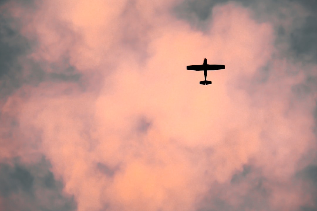 airplane flying in the sky during daytime