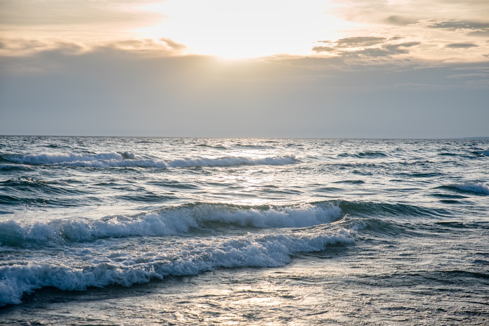 ocean waves under cloudy sky during daytime