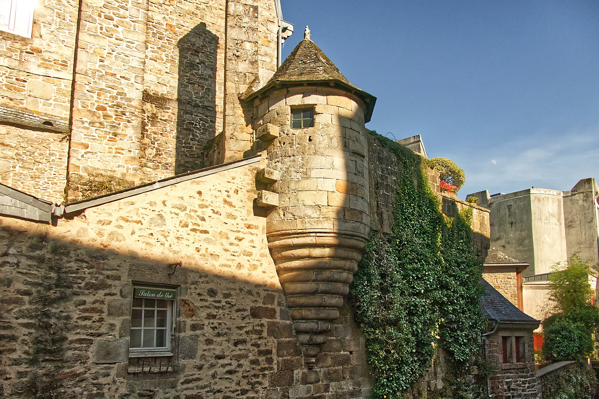 Best Time to Visit Quimper: Ideal Weather, Seasons & Months