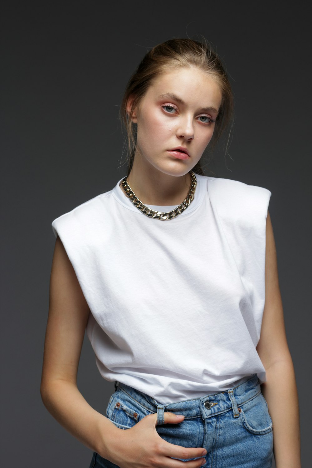 woman in white sleeveless shirt