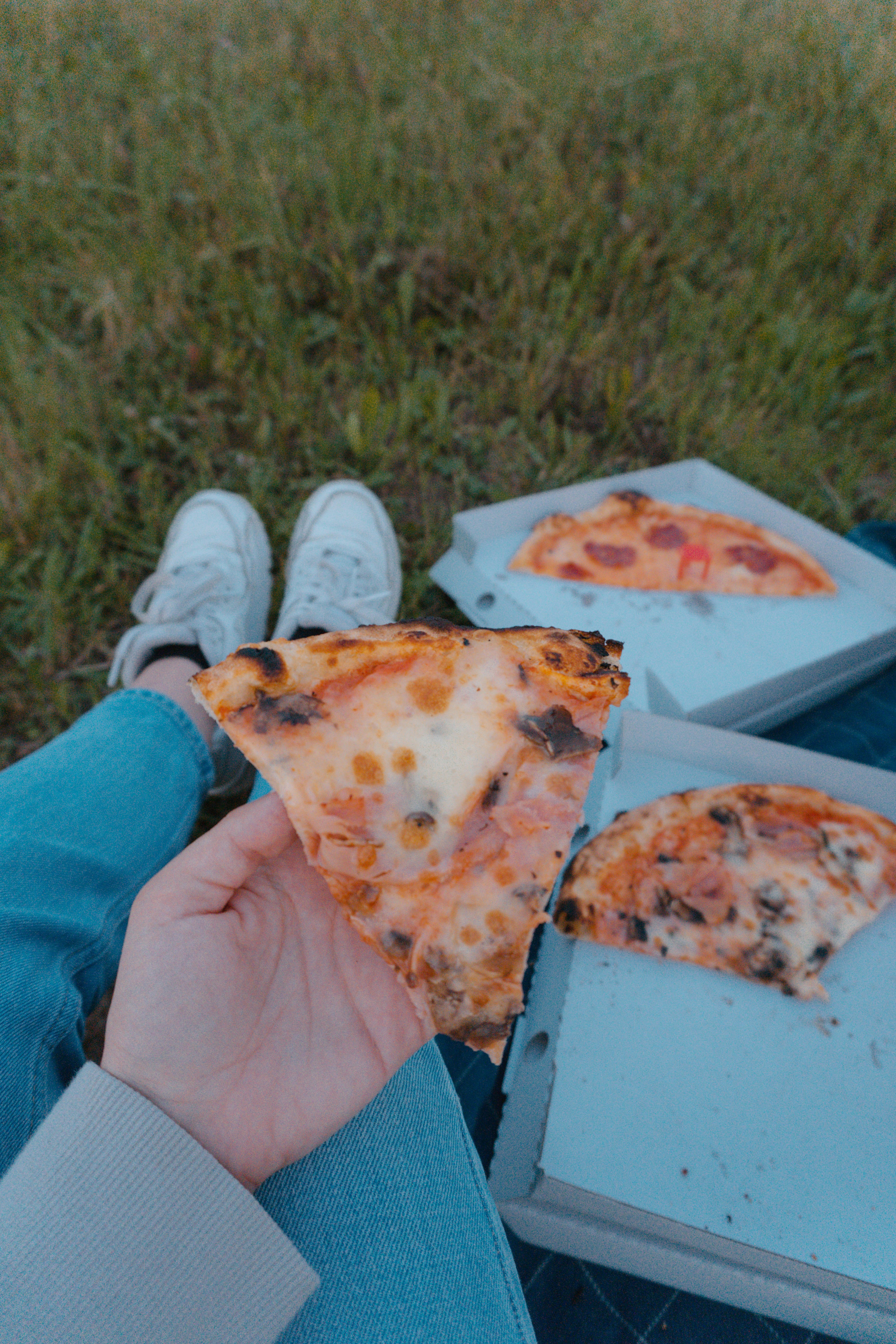campfire pizza outdoor, wallpaper, Camping Pizza: How to Make Fresh Pizza Outdoors 6