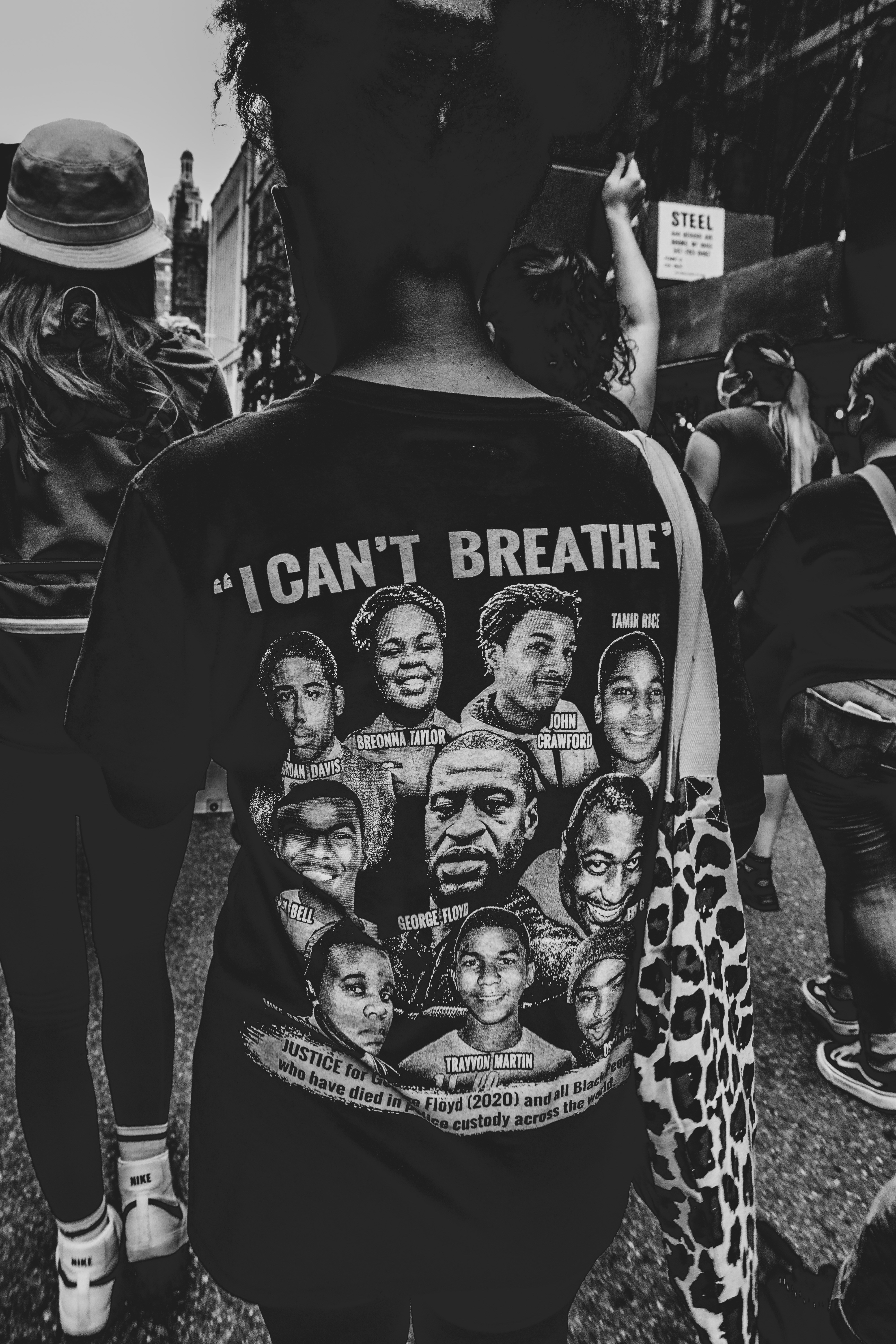 Celebrity style with distressed denim &ndash; how influencers and celebrities rock this timeless fashion trend.