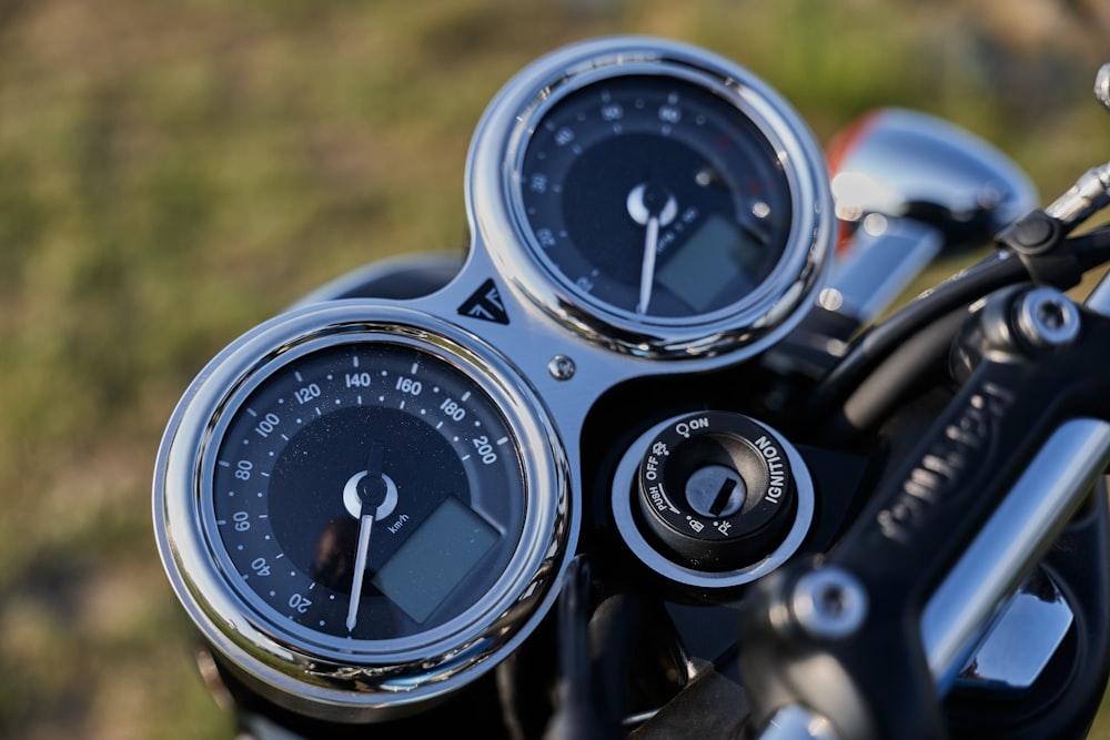 black and silver motorcycle speedometer