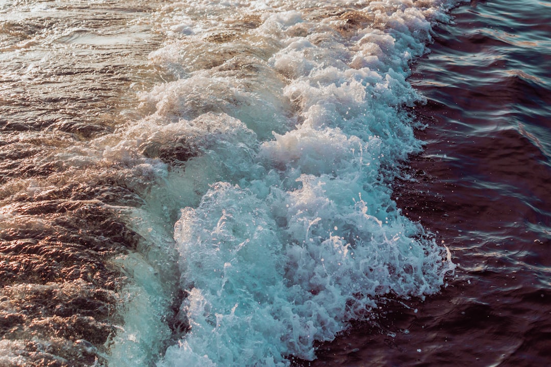 water waves hitting the shore during daytime