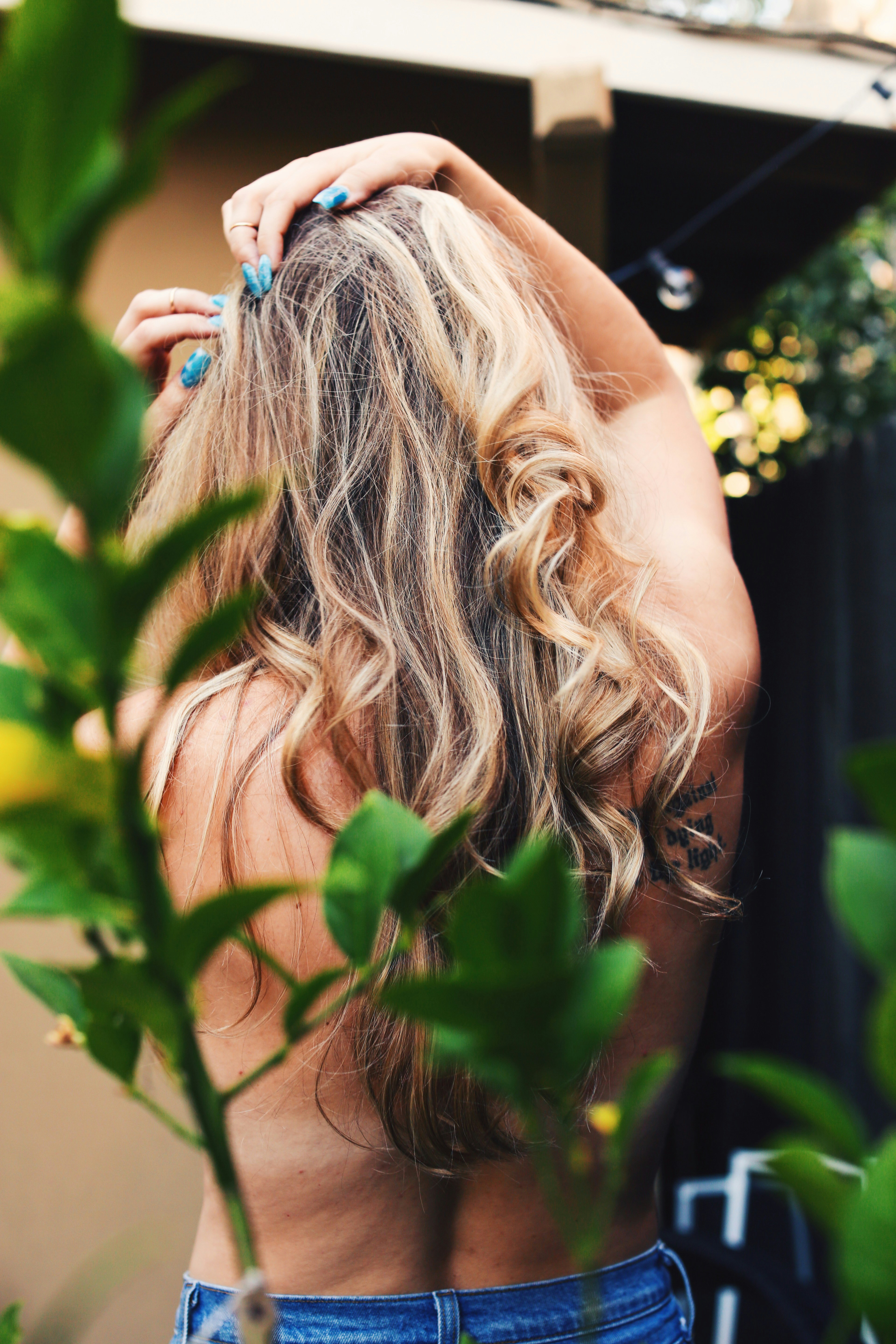 photo-1598642333000-cdd3a9edb23c?ixid=M3wxMjA3fDB8MXxzZWFyY2h8MTMxfHxnb2xkJTIwaW4lMjBob21lfGVufDB8fHx8MTczMzE3NDk5NHww%5Cu0026ixlib=rb-4.0.3
