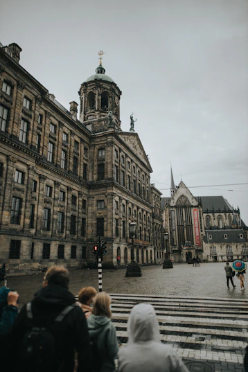 Dettaglio architettonico Palazzo Reale coga banderuola simbolismo marittimo Amsterdam nave kogge