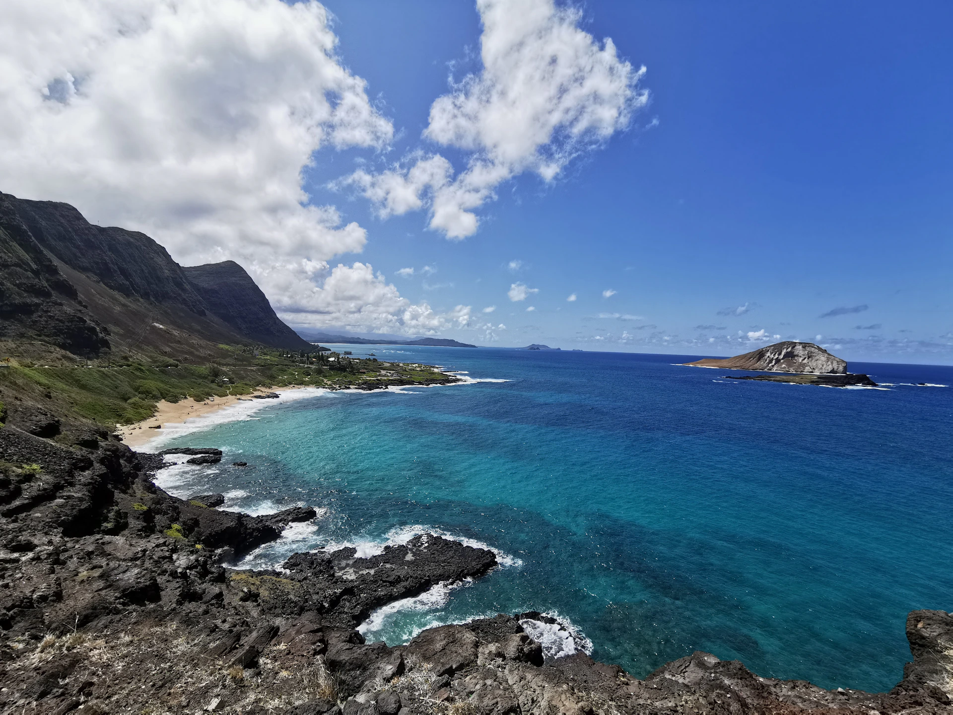 black and white bed linen