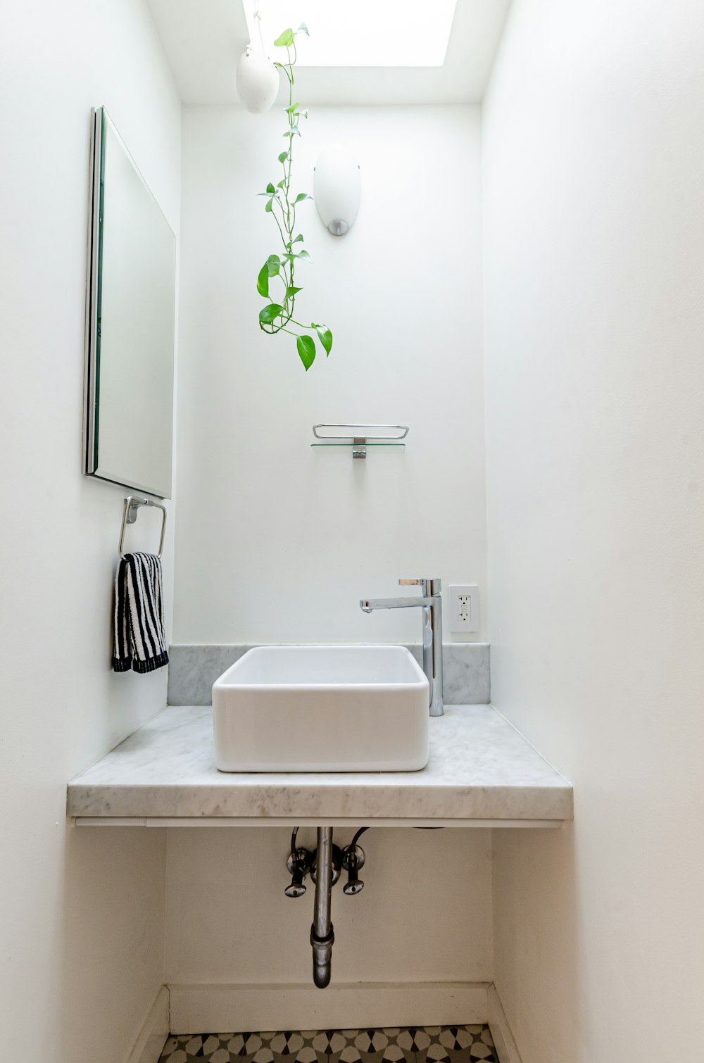 Bathroom Sink Pictures Download Free Images On Unsplash