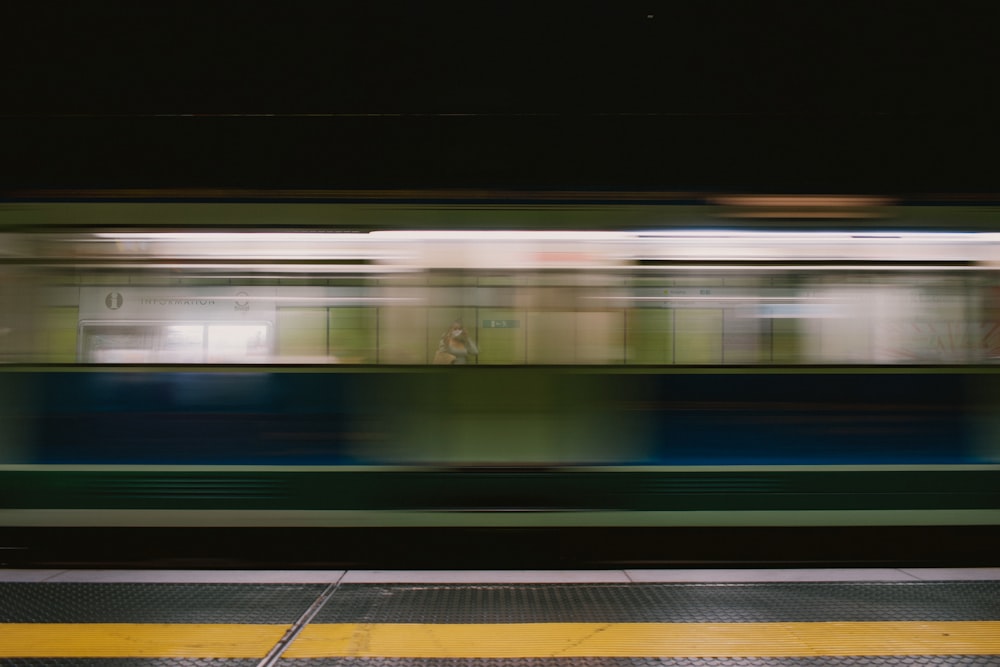 foto de lapso de tempo do trem