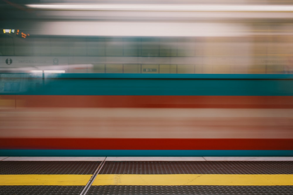 fotografia time lapse del treno