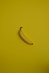 A minimalist and creative banana chips packaging design appealing to young people.