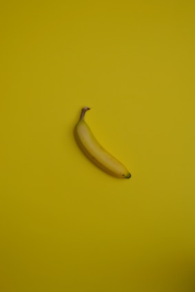 A minimalist and creative banana chips packaging design appealing to young people.