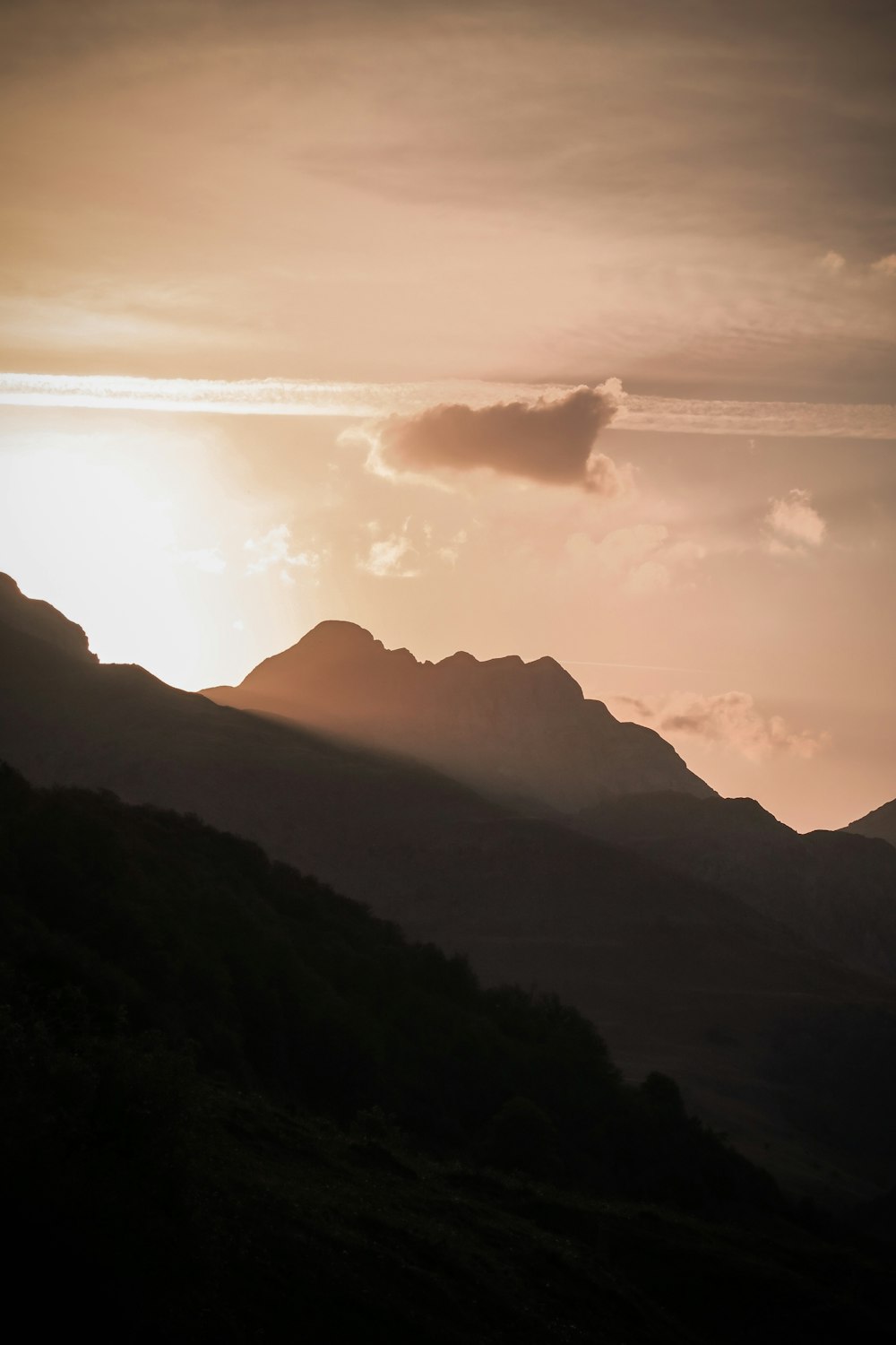 silhouette of mountains during daytime