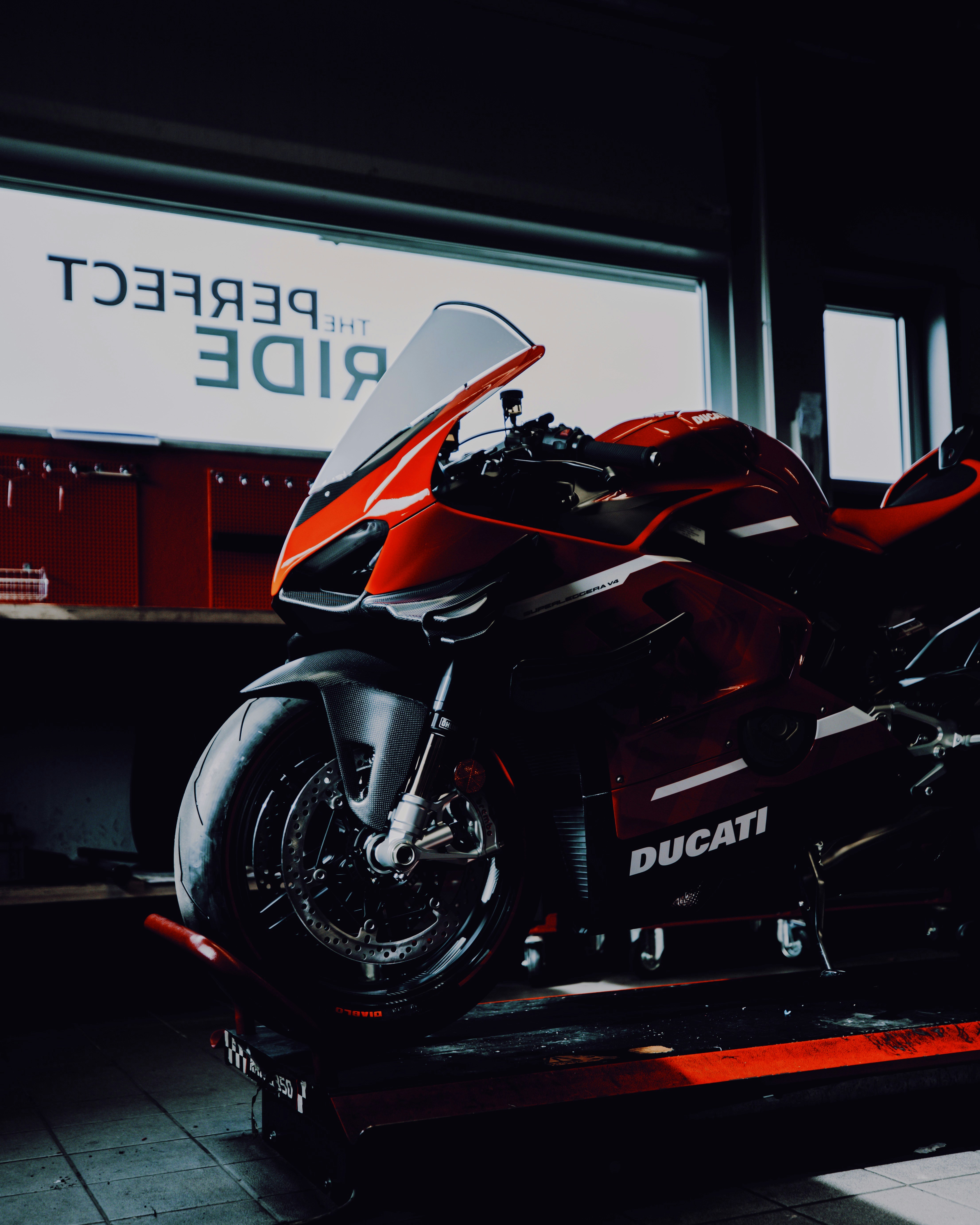 Photo by lorenzohamers