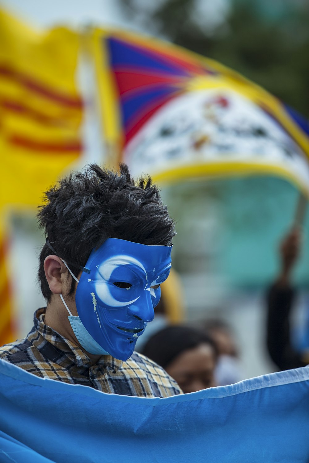 man in blue white and yellow mask