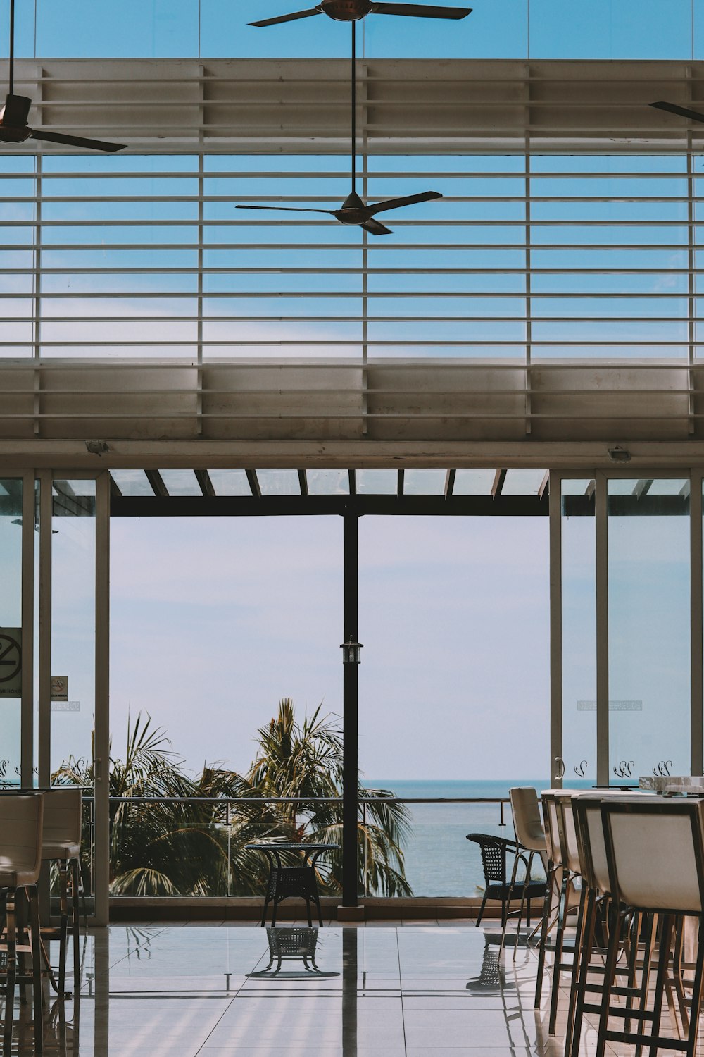 green palm tree near blue sea during daytime