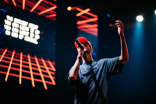 man in blue crew neck t-shirt wearing red cap