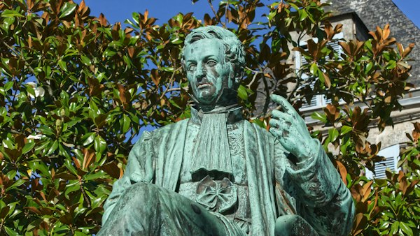 A bronze statue among the magnolias — Quimper, France