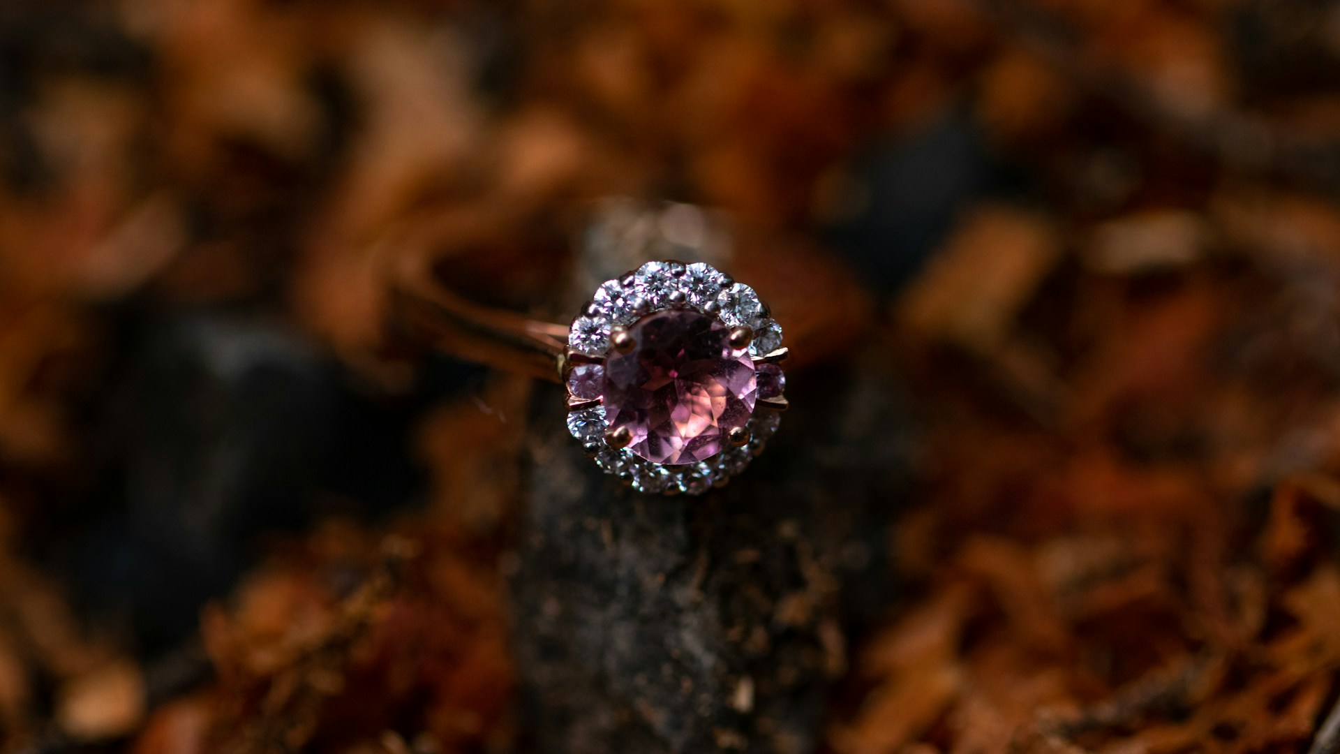 gray computer monitor