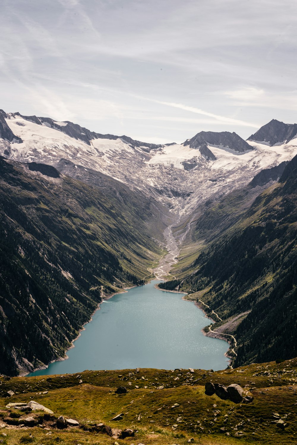 lake in the middle of mountains