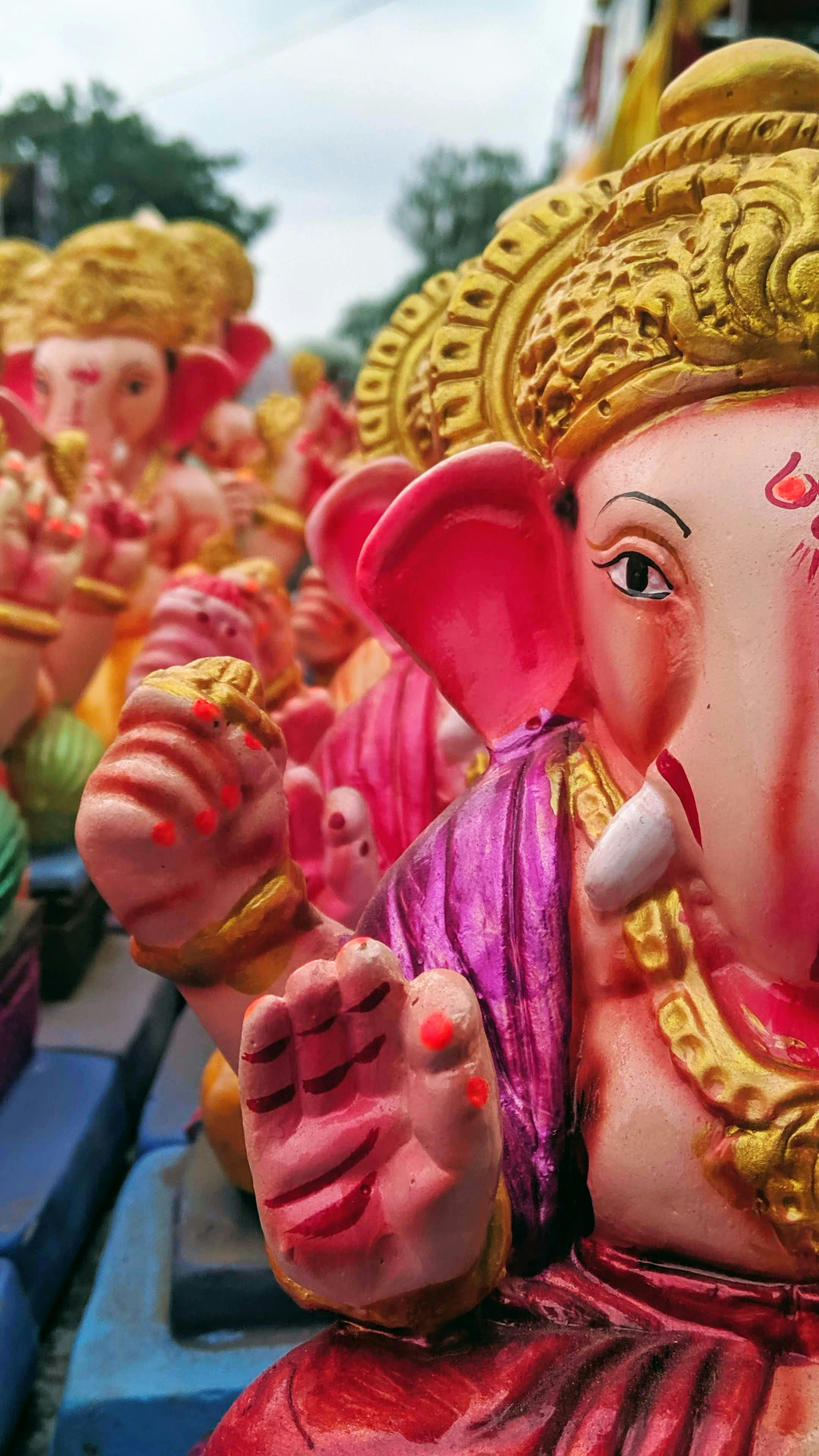 Pink and yellow plastic toy photo – Free Pune Image on Unsplash