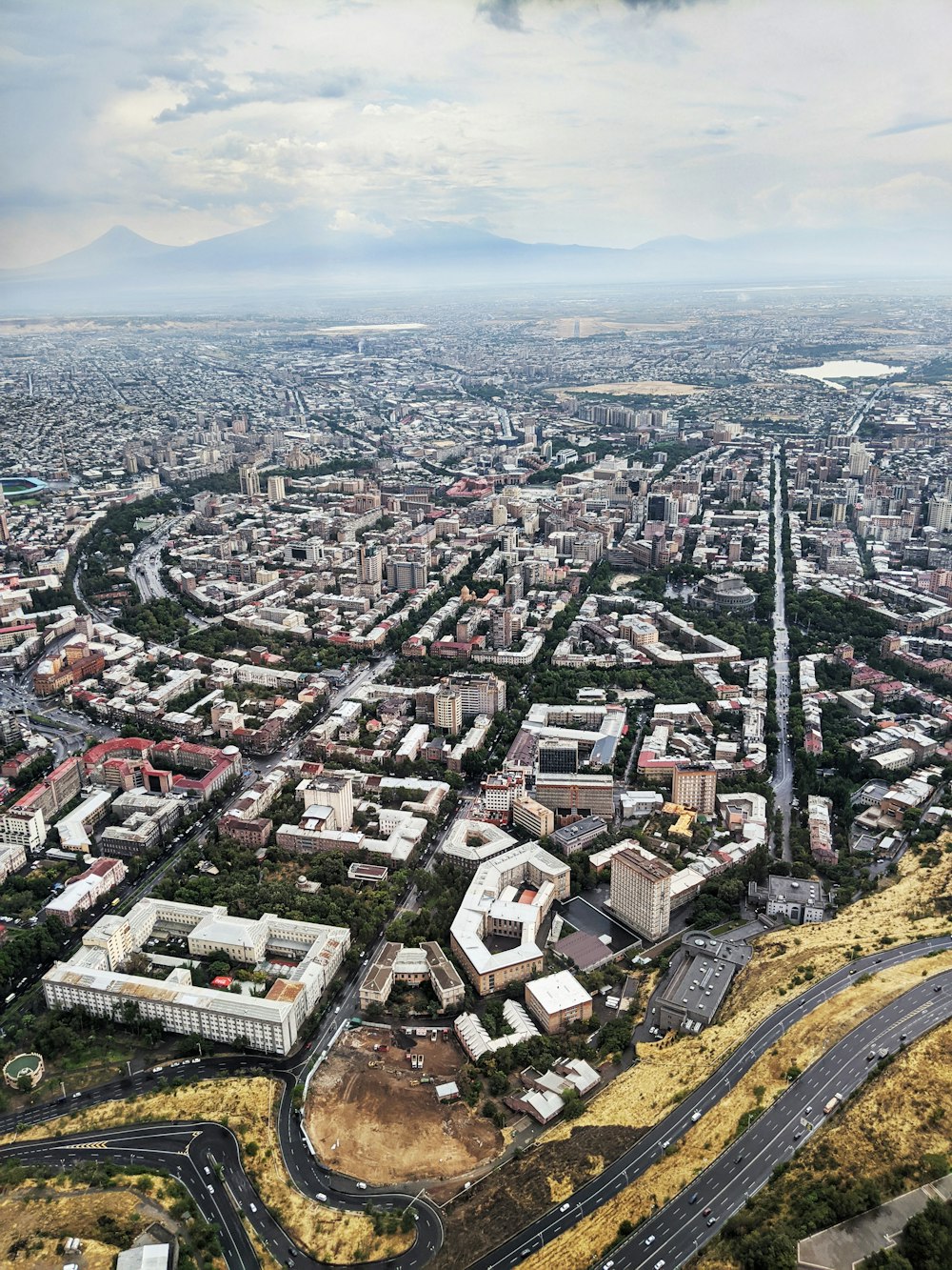 Veduta aerea degli edifici della città durante il giorno