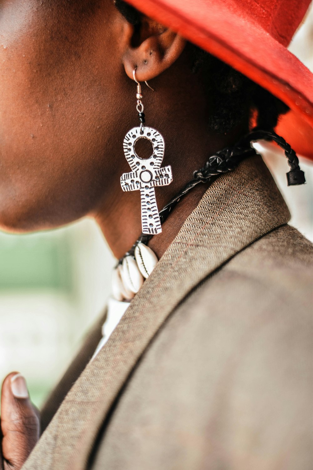 silver and white beaded necklace