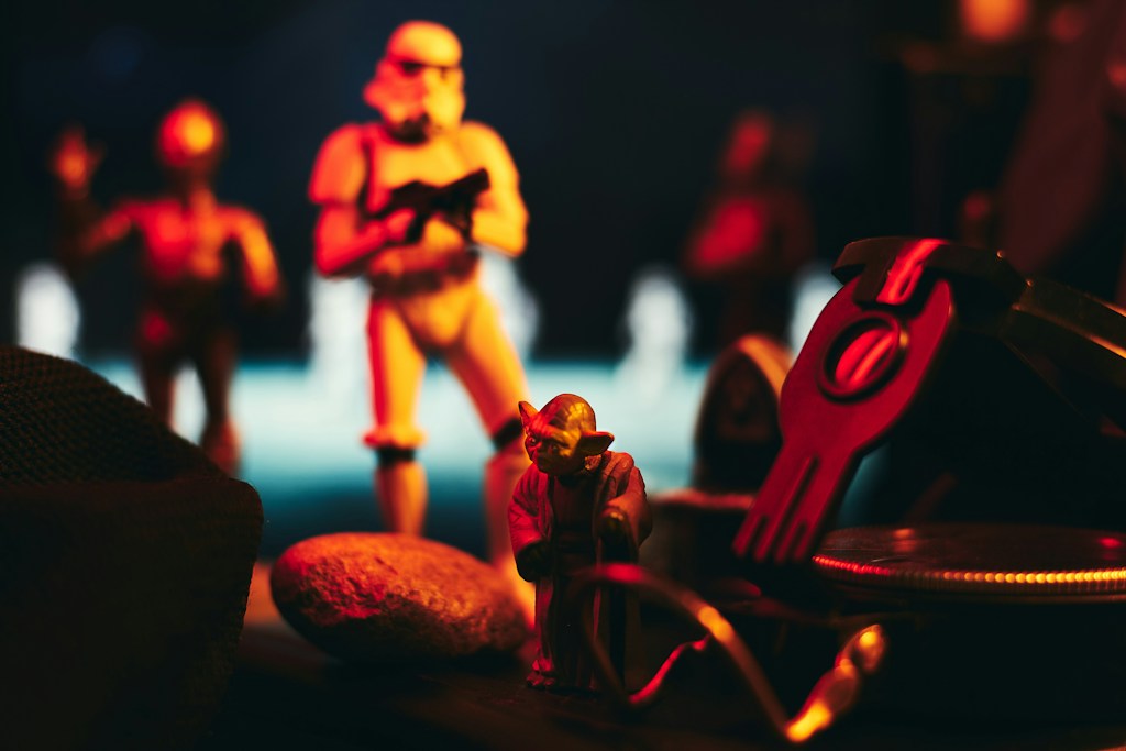Shelf Trouble Figure