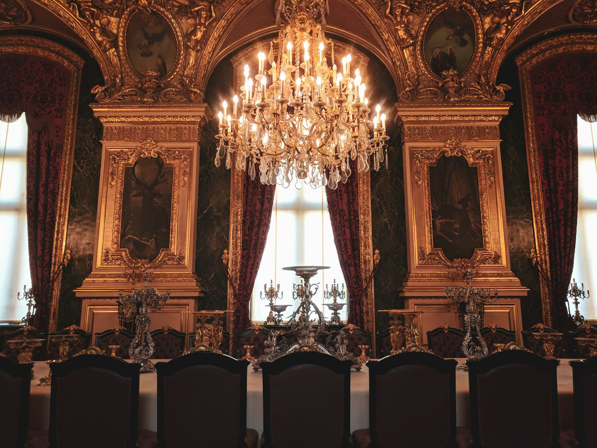 A luxurious home, shining in every detail
