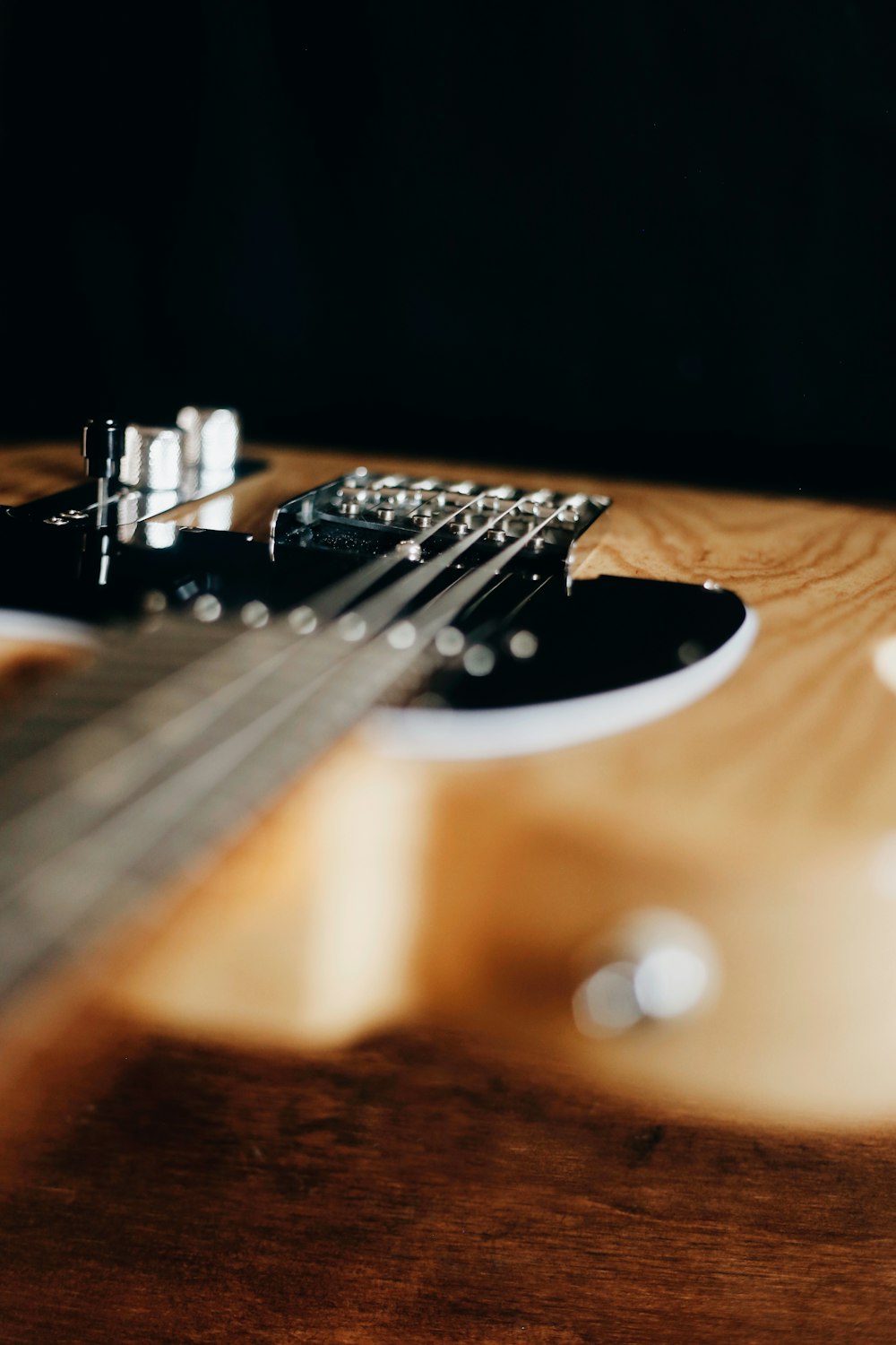 brown and black acoustic guitar