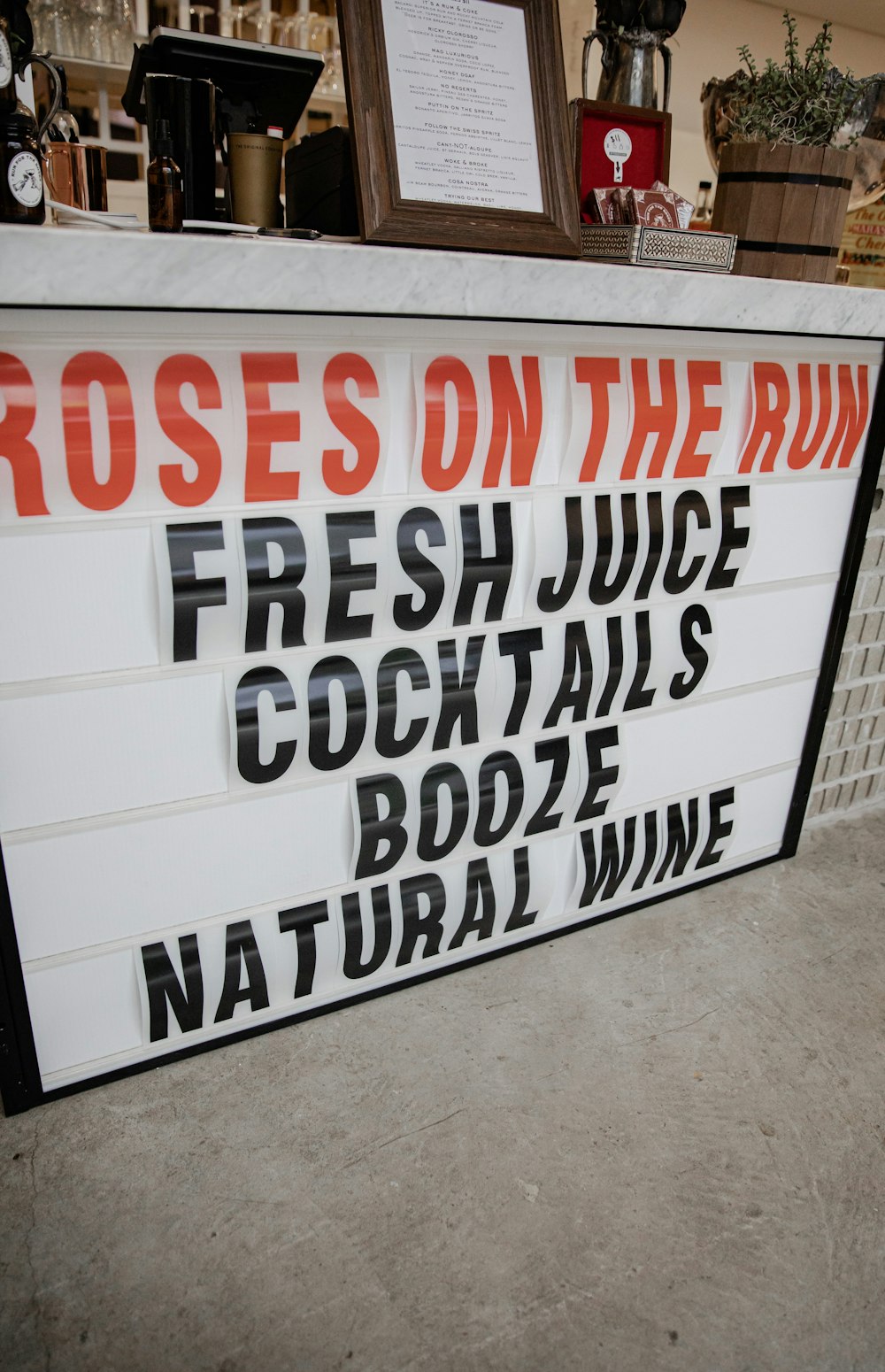 a sign that says roses on the run fresh juice cocktails booze natural wine