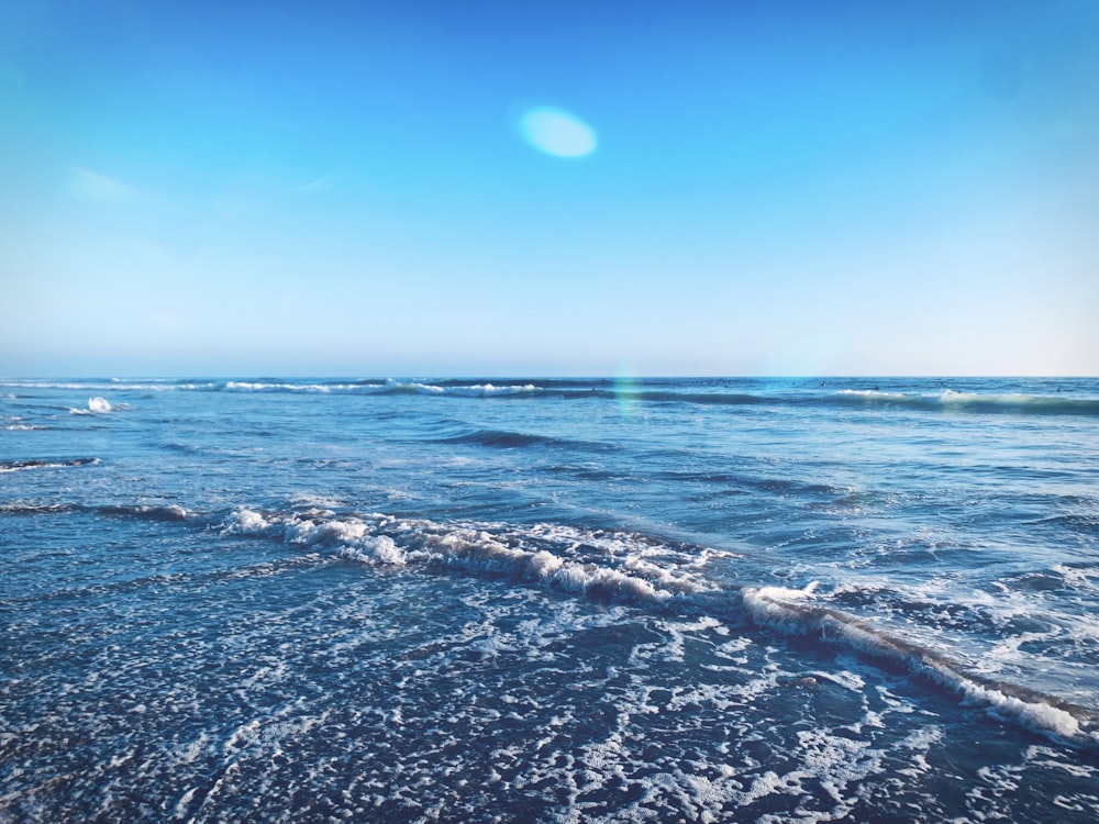 ocean waves crashing on shore during daytime