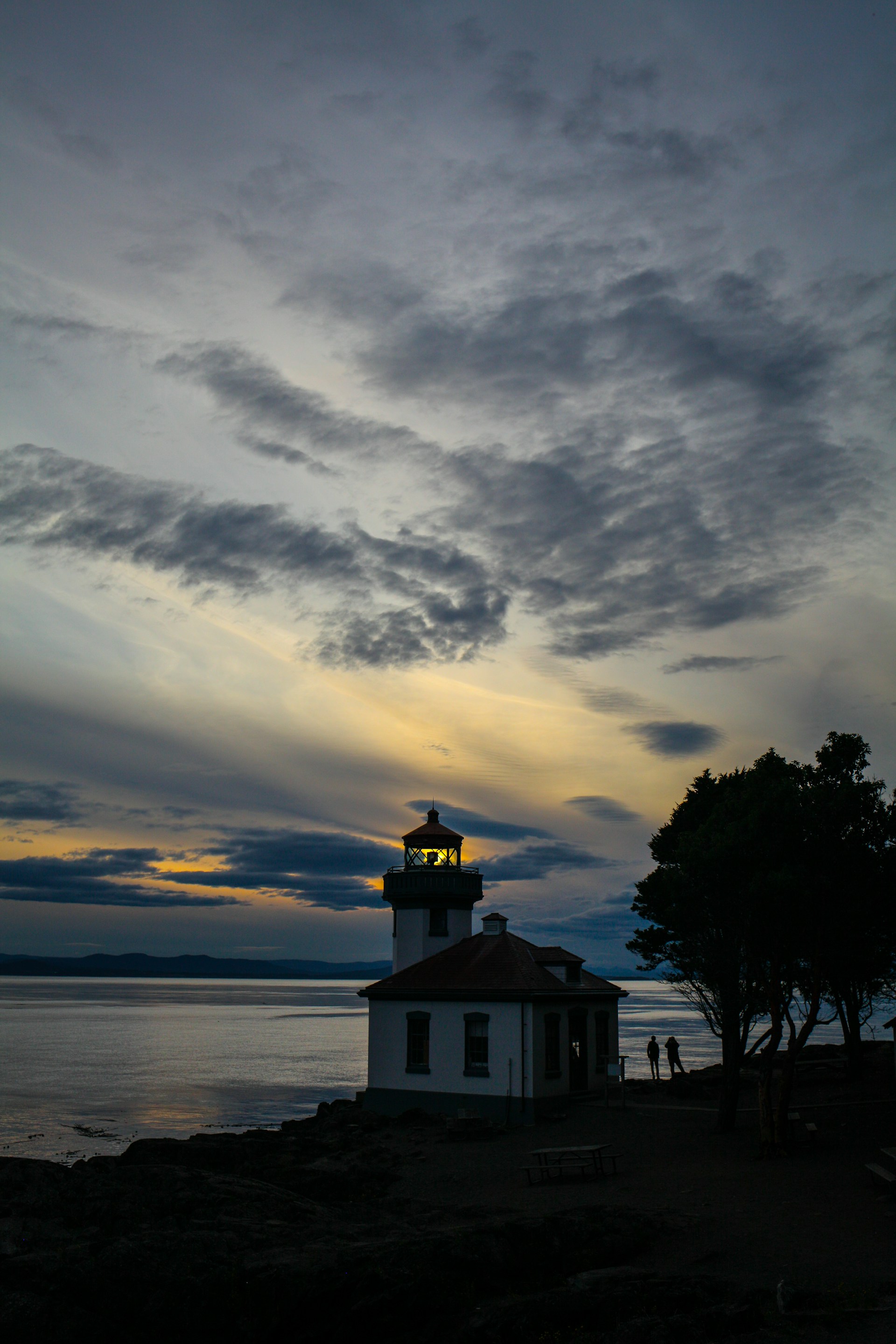 black and white bed linen