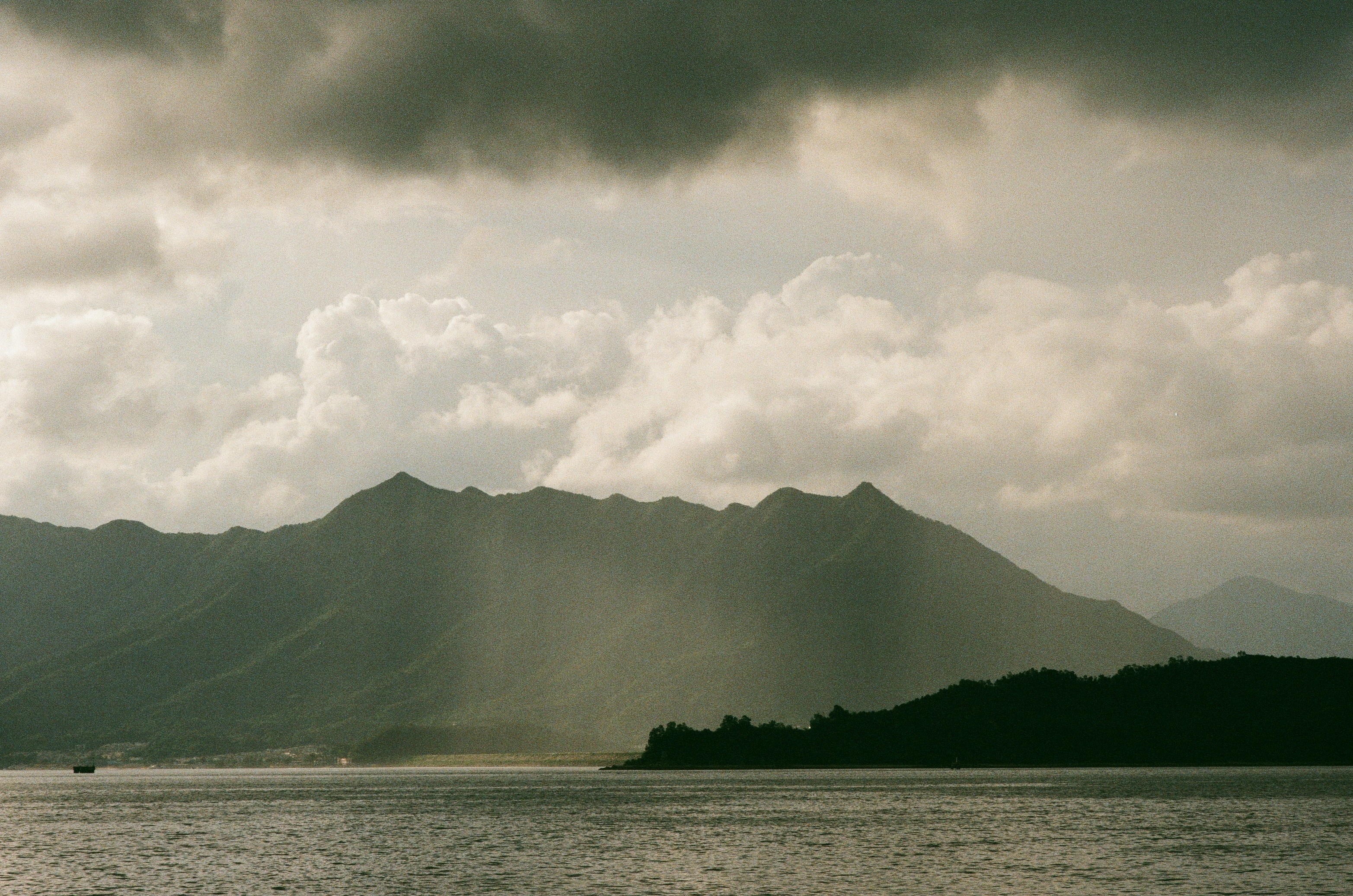 Photo by kirklai