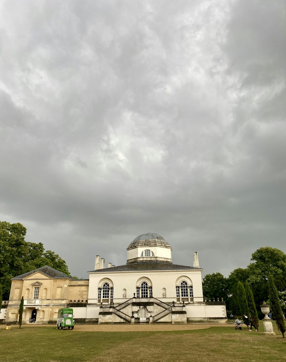 a large building with a dome on top of it