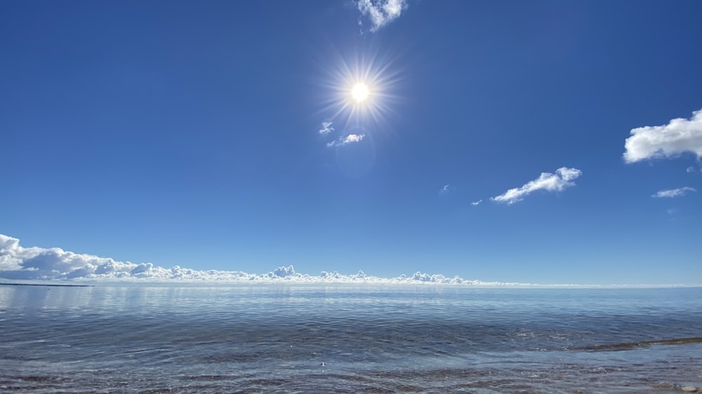 rayons de soleil sur la mer