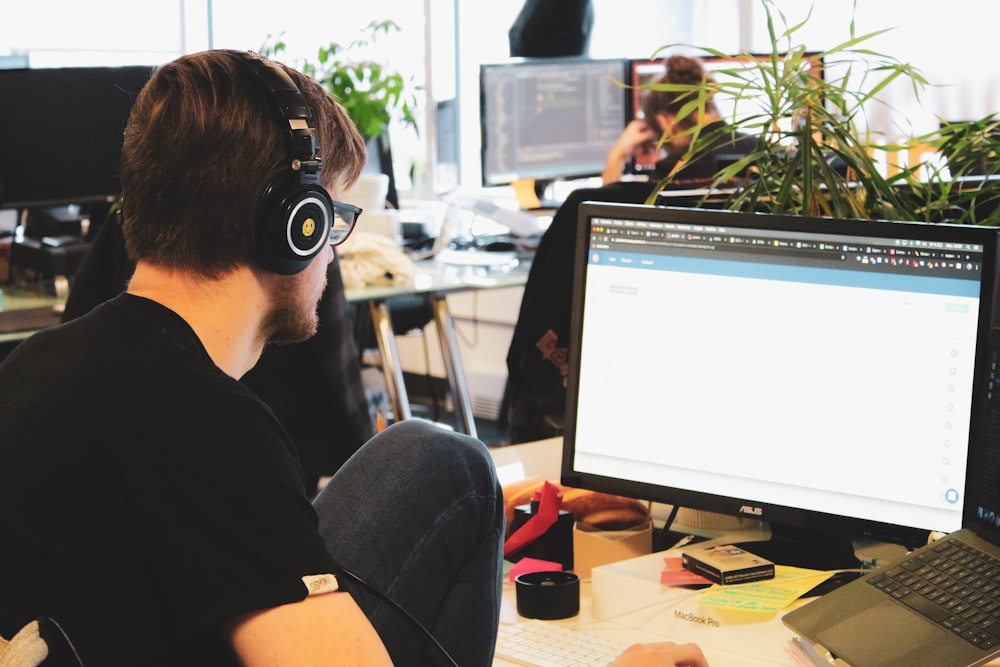 man in black shirt wearing black headphones