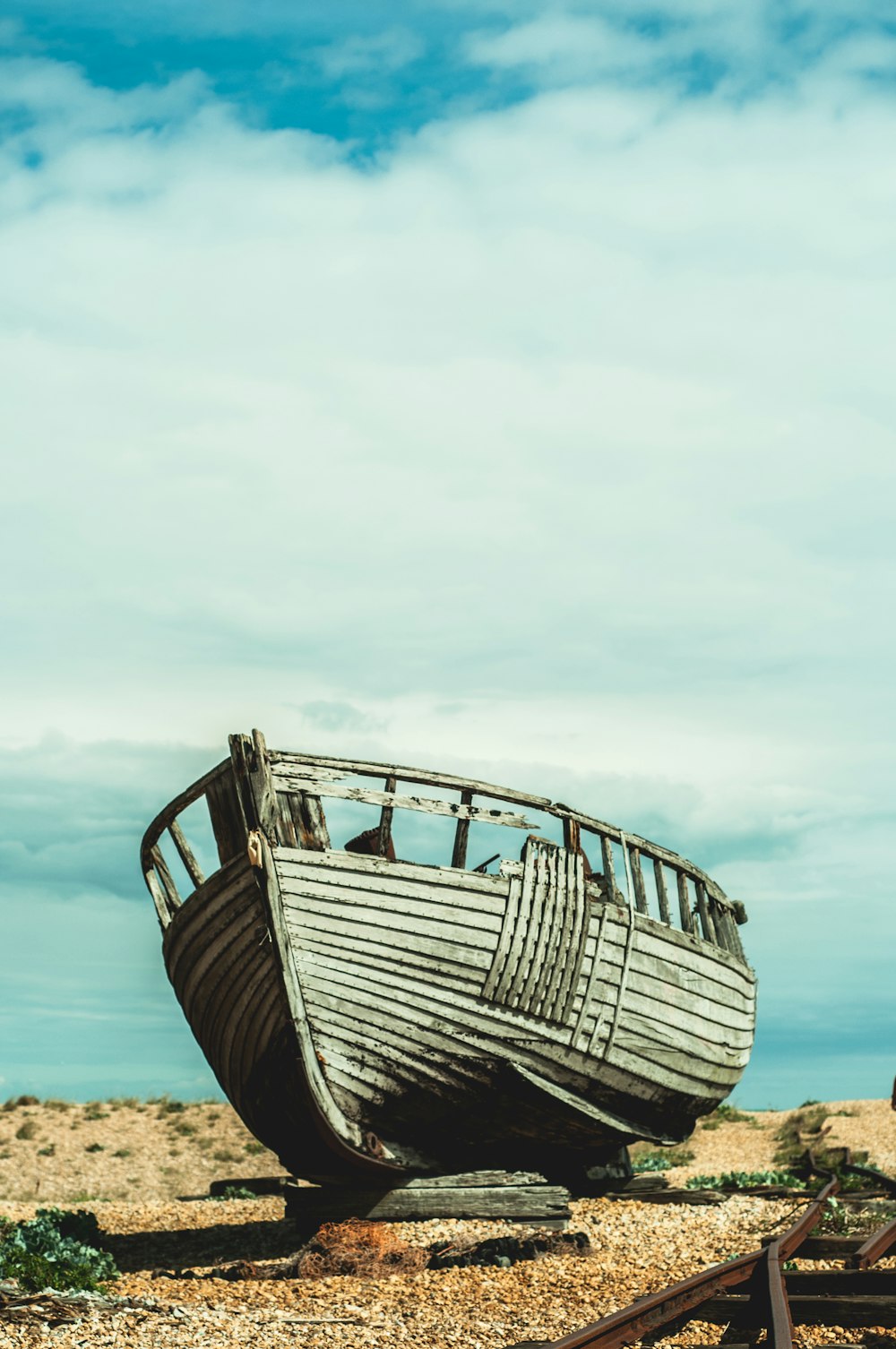 brown and white boat on brown sand during daytime photo – Free Grey Image  on Unsplash