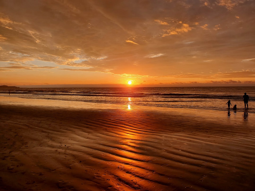 travelers stories about Ocean in Tonsupa, Ecuador