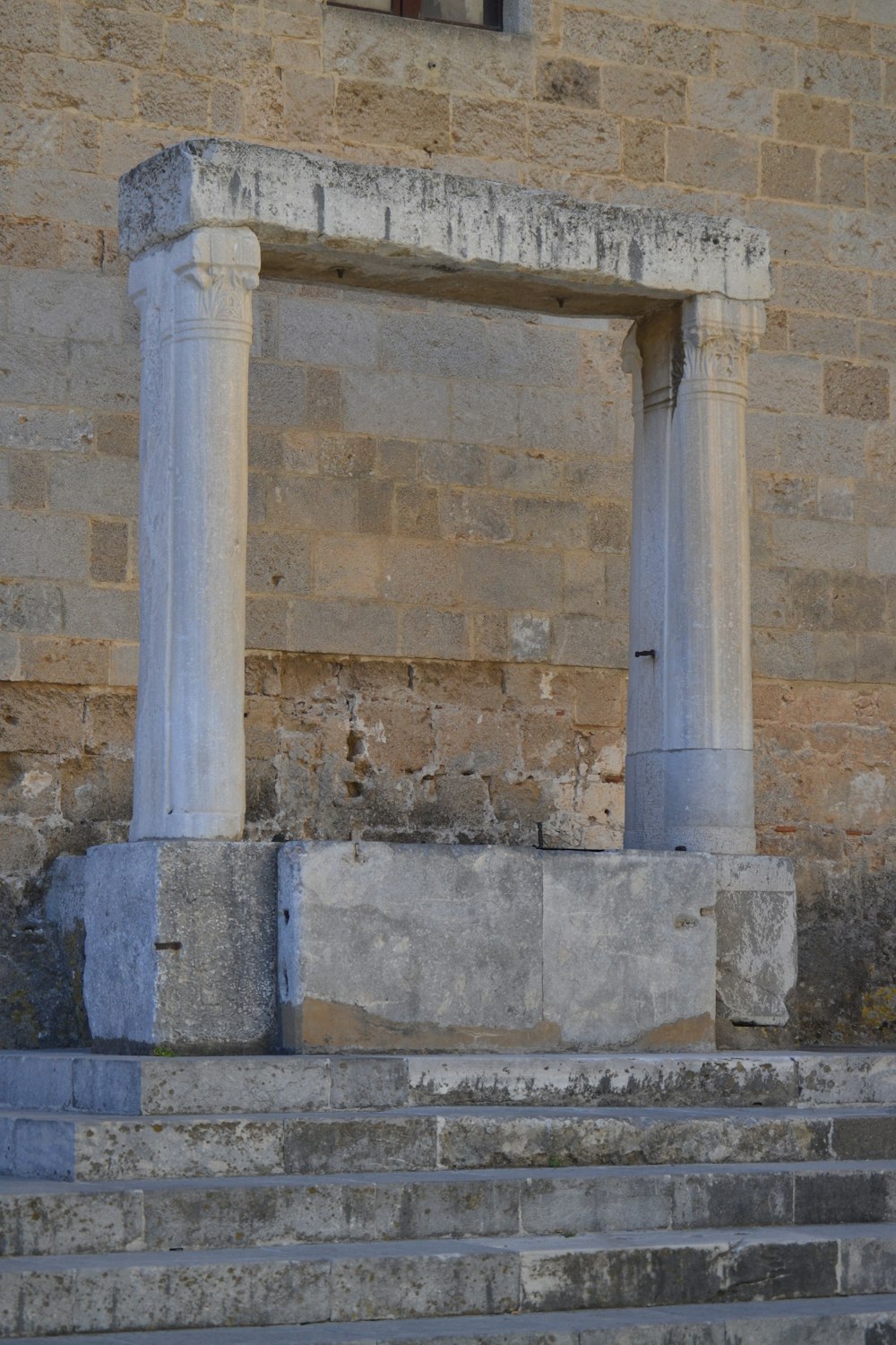 gray concrete pillar during daytime