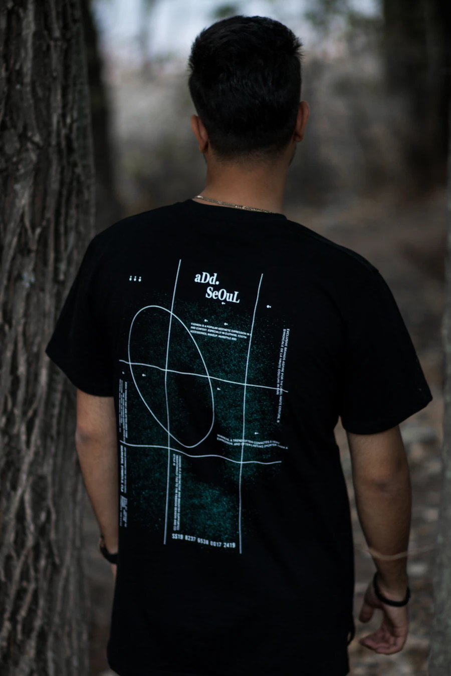 Kaos Grafis Orbit Hitam